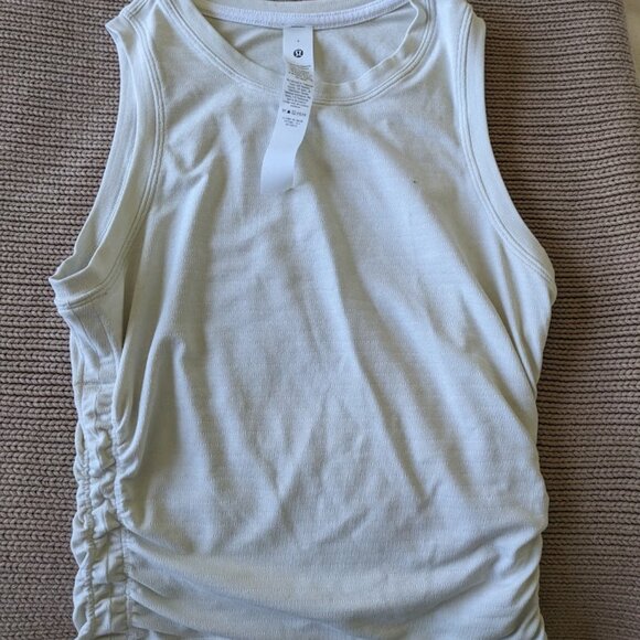 Lululemon License to Train Tight Fit Tank Top- Cream-colored size 4 - Picture 1 of 2